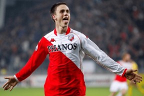 包含荷甲赛后再迎强敌；费耶诺德绝杀压哨；主帅态度——更衣室稳定；阵容厚度经受考验的词条-开云APP